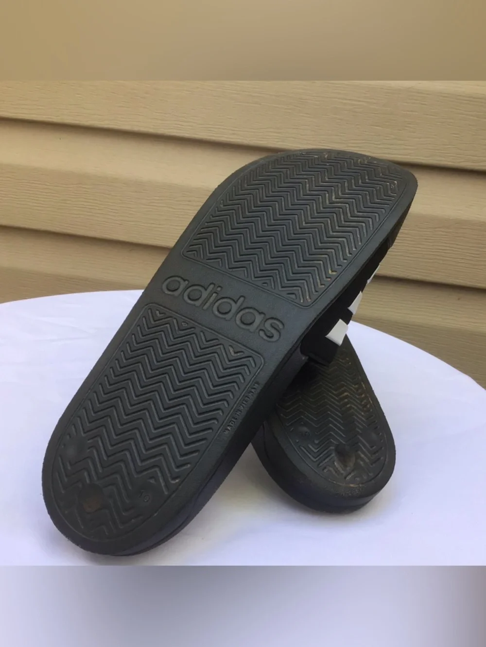 Adidas Men’s Striped Slides Size 10, Like New!